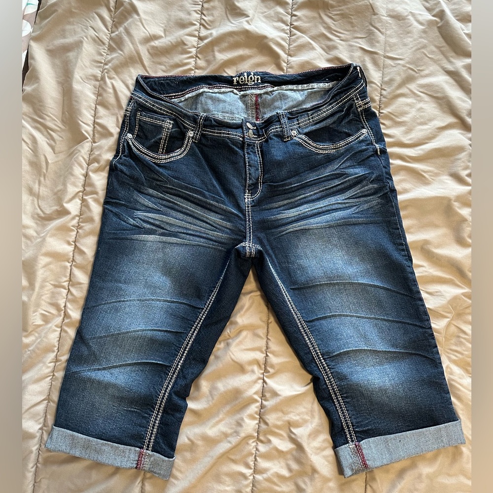 056 Reign Capri Jeans